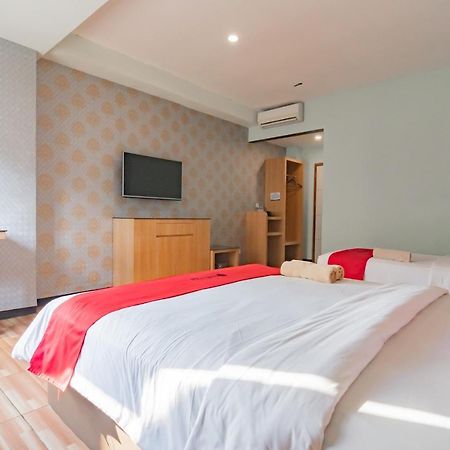 Reddoorz Premium Near Bandung Station Hotel Eksteriør billede