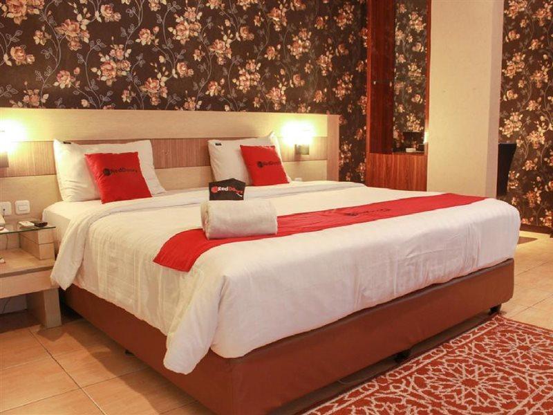 Reddoorz Premium Near Bandung Station Hotel Eksteriør billede