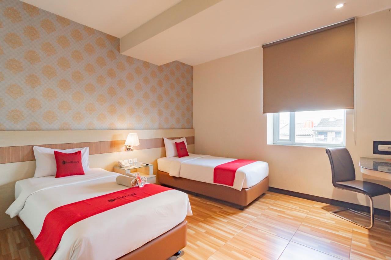 Reddoorz Premium Near Bandung Station Hotel Eksteriør billede