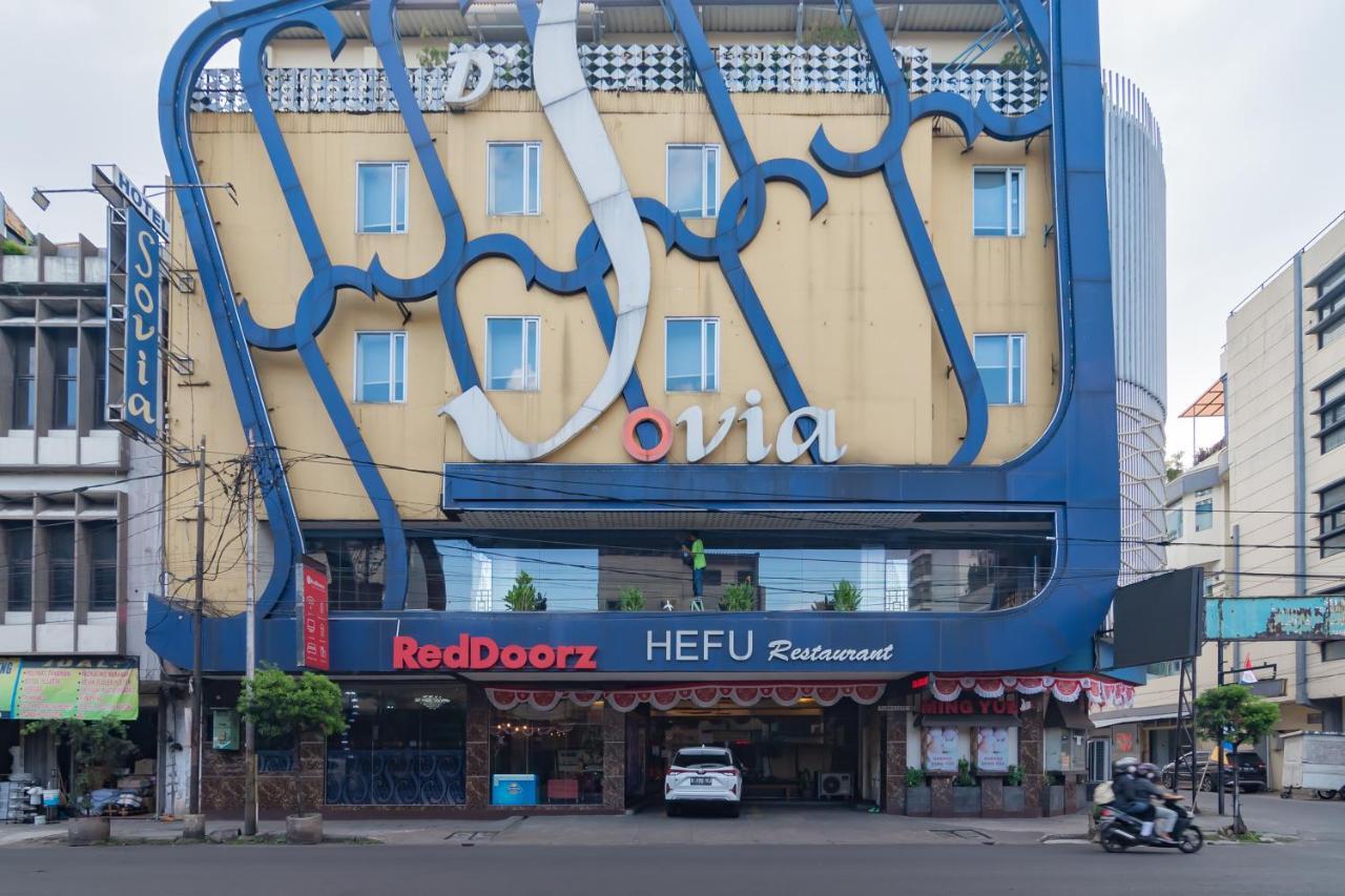 Reddoorz Premium Near Bandung Station Hotel Eksteriør billede