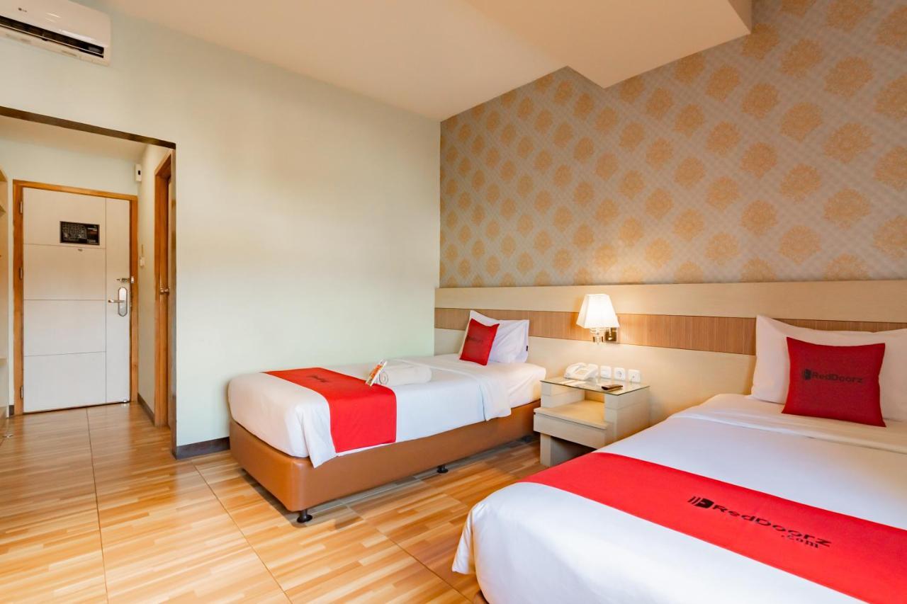 Reddoorz Premium Near Bandung Station Hotel Eksteriør billede