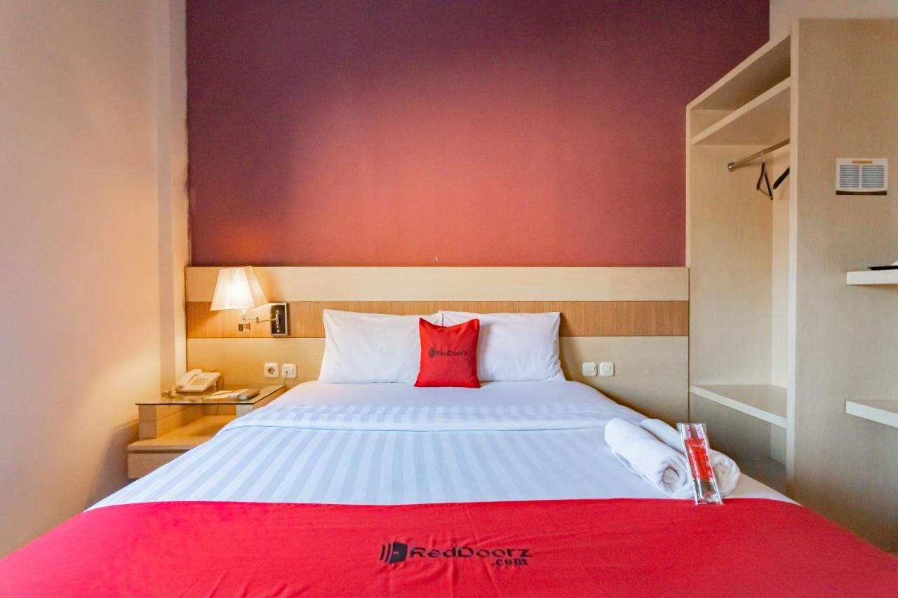 Reddoorz Premium Near Bandung Station Hotel Eksteriør billede