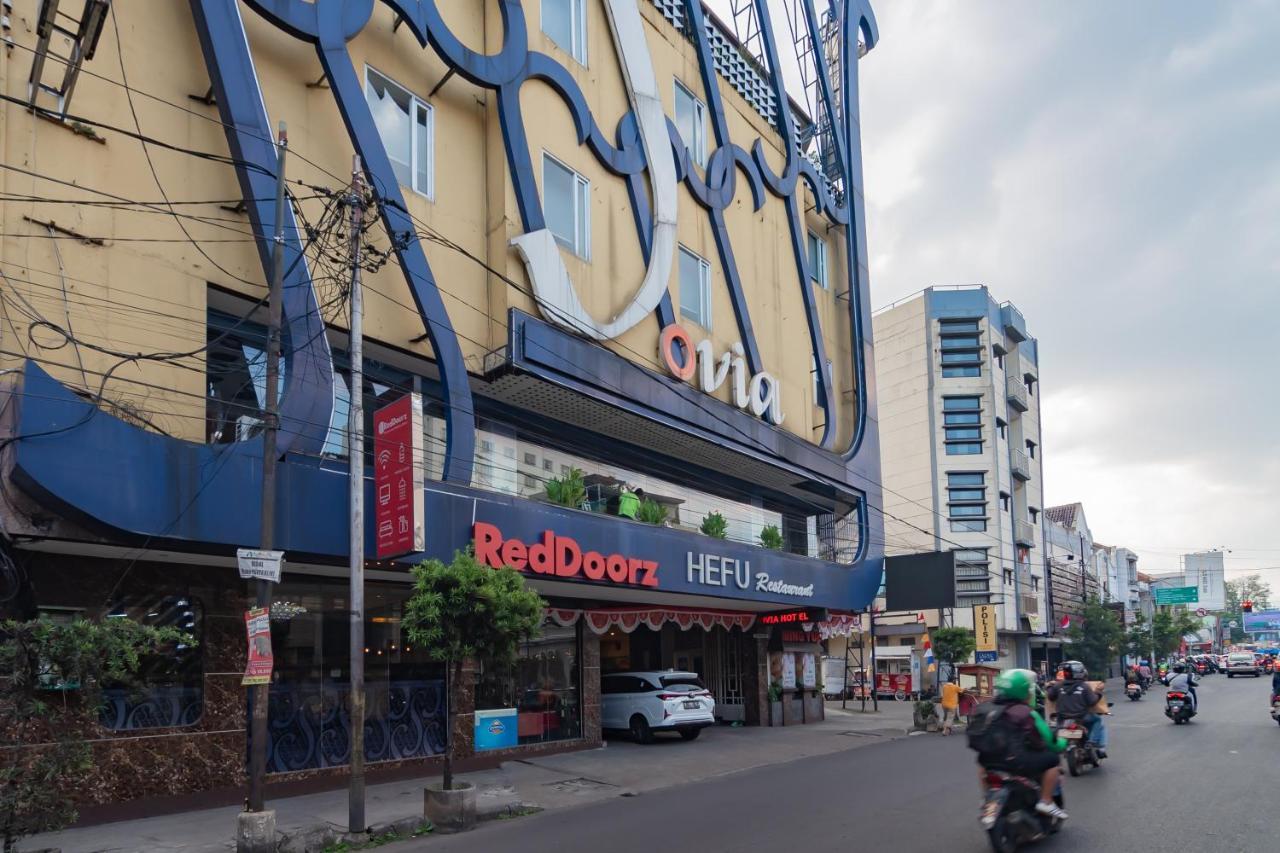 Reddoorz Premium Near Bandung Station Hotel Eksteriør billede