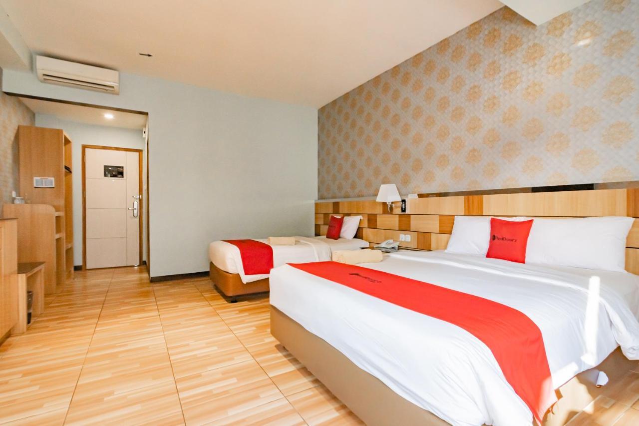 Reddoorz Premium Near Bandung Station Hotel Eksteriør billede